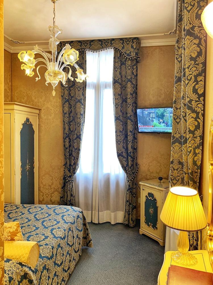 Becher 3* Venezia